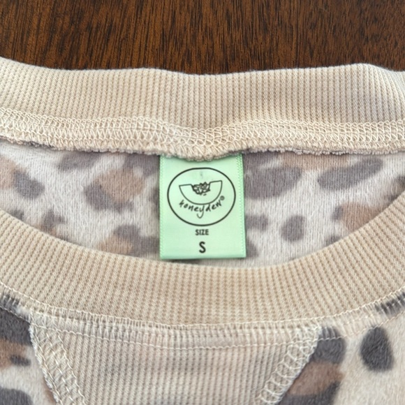🟡 Honeydew Leopard Brown Tan Print Pajama Sweater Top Size Small - Picture 2 of 3